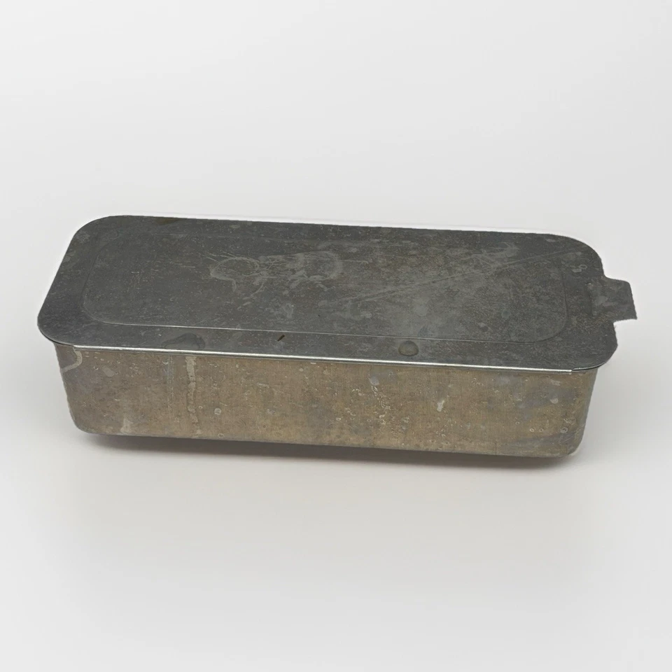 复古 Mirro 5197M 铝面包盘带滑动盖 10-1/4" x 3-5/8" x 2-5/8" — 第 1/4 张图片