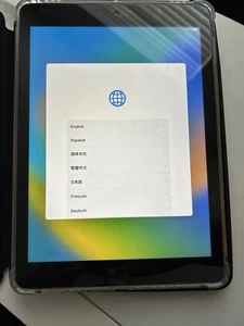 Apple iPad 5ta generación A1822 32 GB iOS 16.7.11 (solo Wi-Fi) con paquete de 2 fundas - Imagen 1 de 5