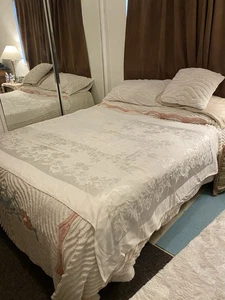 Absolutely Stunning Damask/Jacquard White Tablecloth 60x79 Banquet Length EUCo - Picture 1 of 6