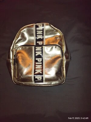 MINI MOCHILA VICTORIA'S SECRET Champagne ORO ROSA LOGO Cartera Edición Limitada  Foto 1 de 4