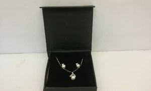 18 KT GOLD PLATED FAUX PEARL/DIAMOND NECKLACE & PIERCED EARRINGS SET, 16" CHAIN - Picture 1 of 5