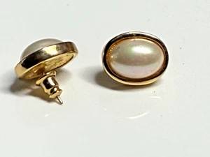 Vintage Earrings Stud Faux Pearl Gold Tone Metal - Picture 1 of 5