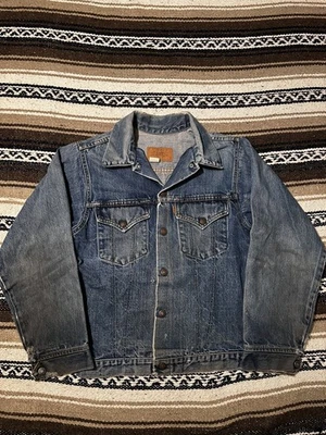 Chaqueta vaquera vintage años 70 Levi’s Denim azul tipo 3 naranja lengüeta desgastada pequeña  Foto 1 de 4