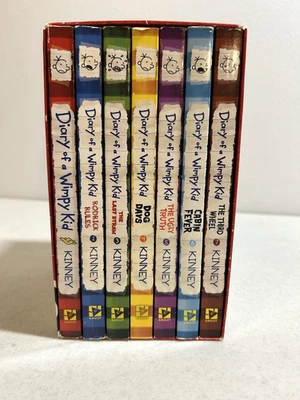 Diary of a Wimpy Kid Box of Books 1-7 Paperback Jeff Kinney Foto 1 de 4