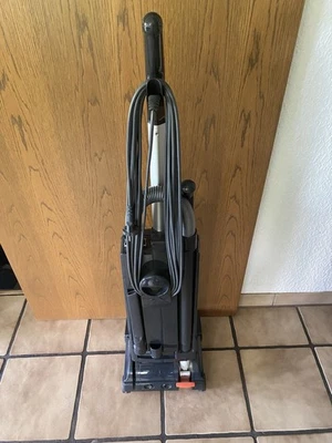 Staubsauger - Bild 1 von 4