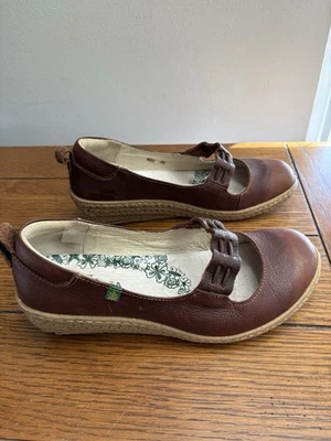 Zapatos Mary Janes El Naturalista Recyclus 920 Talla 38/7.5 Cuero Marrón Cuña Foto 1 de 4