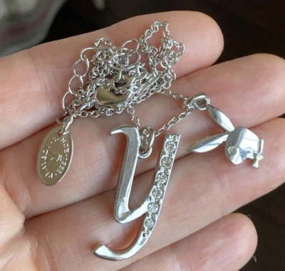 COLLAR PLAYBOY LETRA “Y” AUTÉNTICO CONEJITO CONEJO INICIAL - Color Plata, 19” Foto 1 de 4