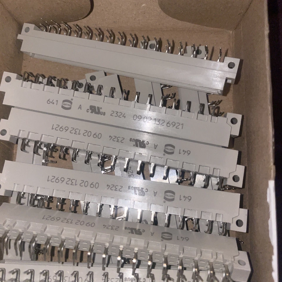 (20 pcs) 32 Pin Din-Signal Header, Right Angle Pins Through Hole Connector - Image 1 of 3