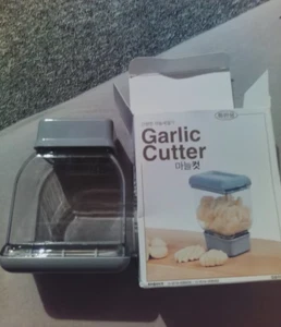 Garlic Press Slicer Practical Gadgets Easy Clean Kitchen Tool Ginger Mincer - Picture 1 of 1