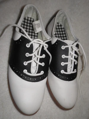 Sapato Oxford Feminino Predictions 6.5 Estilo Vintage Preto e Branco com Cadarço - Imagem 1 de 4