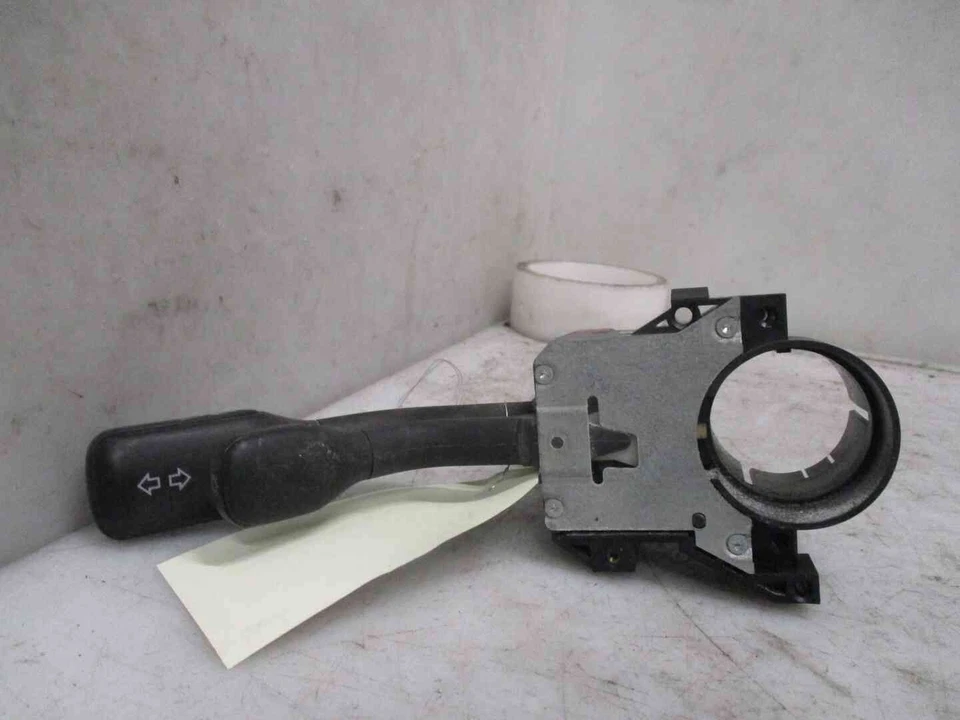 Commodo clignotant 4D0953513P01C Audi A4 I AVANT - Photo 1/4