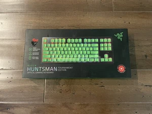 Razer Huntsman Tournament Edition with red switches and green keycaps - Picture 1 of 3