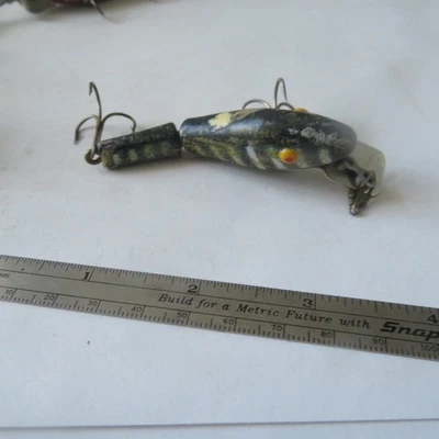 FISHING LURE L&S 3"  VINTAGE BASS-MASTER  15  GREEN & WHITE STRIPS - Image 1 of 3