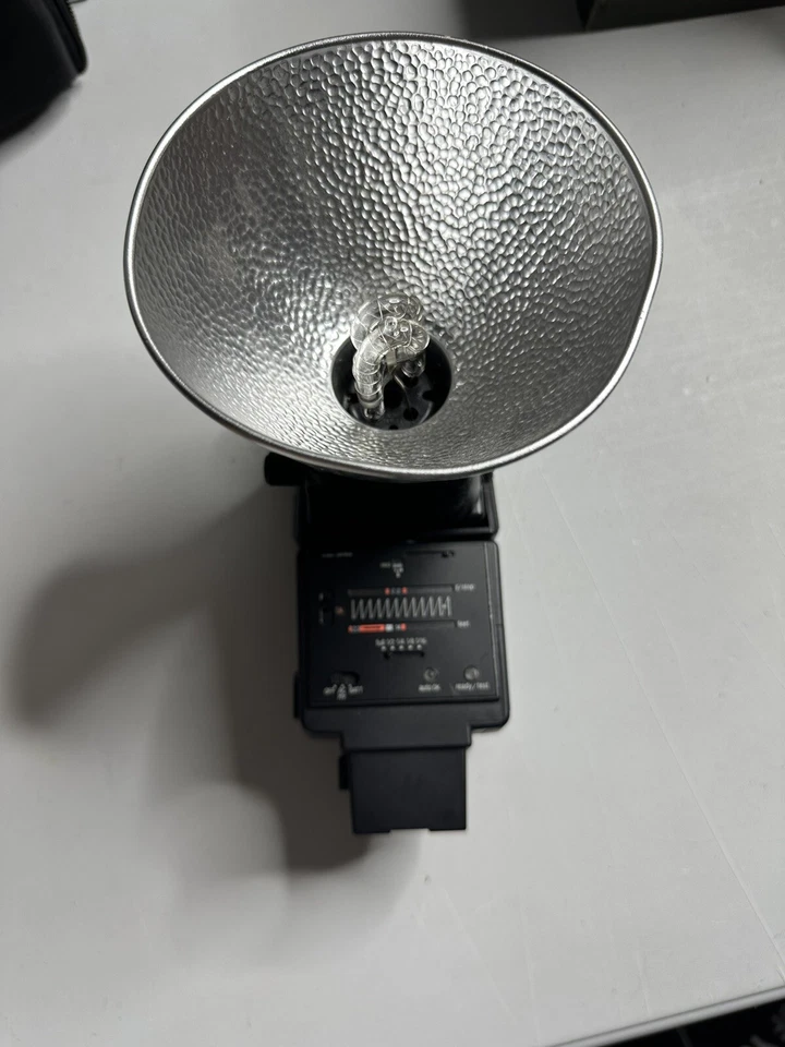 Flash Sunpak 120J Auto Pro con Bombilla, Reflector NECESITA BOMBILLA NUEVA Foto 1 de 4