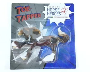 Breyer BreyerFest Stablemate 2019 30th Anniversary Toe Tapper Pferd Helden SM - Bild 1 von 11
