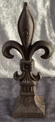 Vintage Brown Cast Metal Fleur-de-lis Gate Table Finial Decor Cover