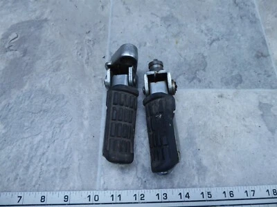 1983 Honda VF750F Interceptor H651-2. driver front foot pegs Foto 1 de 4
