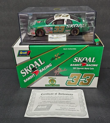 1998 Ken Schrader #33 Skoal Bandit Racing Chevrolet 1:24 NASCAR Revell NEW - Image 1 of 4