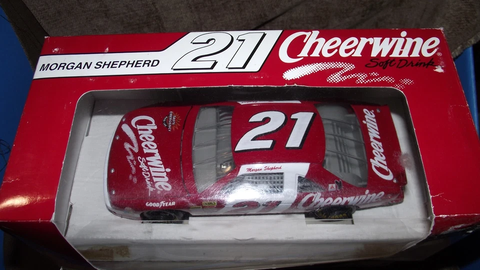 Revell - 1/24 - NASCAR - Morgan Shepherd - Cheerwine - Thunderbird - capucha abierta Foto 1 de 1