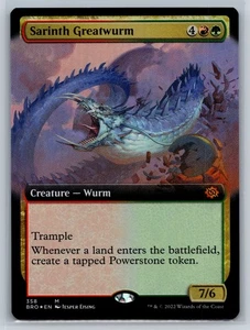 Sarinth Greatwurm (arte extendido) Holo M The Brothers' War 358 casi nuevo - Imagen 1 de 2