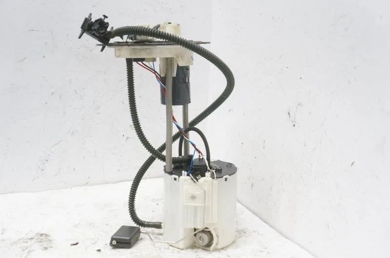 Chevrolet Equinox 2012-2015 conjunto de bomba de combustible de 2,4 L 13506689 OEM Foto 1 de 4