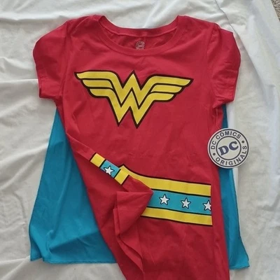 Wonder Woman T-Shirt 2XL (19) Red Removable Cape Halloween Top Costume DC Comics - Image 1 of 4