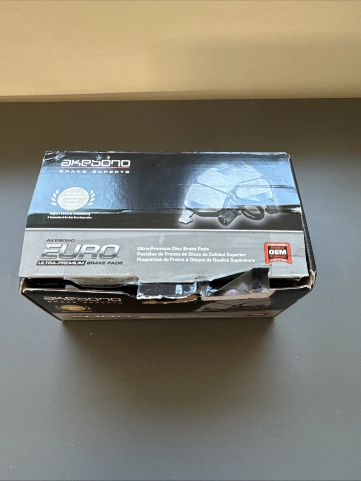 Pastillas de freno de disco traseras de cerámica ultra premium Akebono Eur603 Foto 1 de 4