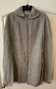 Vintage Women's Artesania Textiform Incaico Alpaca Wool Button Front Gray Cape - Picture 1 of 4