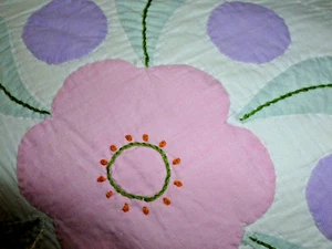 Beautiful old appliqué  quilt with flower and leafs 72" x 84" - Picture 1 of 7