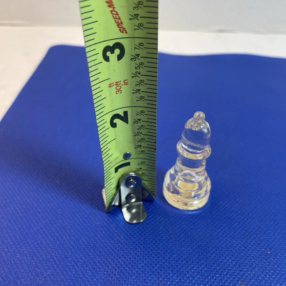 Peça de jogo de xadrez Bishop de vidro transparente, 2-7/16" de altura x 1-1/8" de largura - Imagem 1 de 1