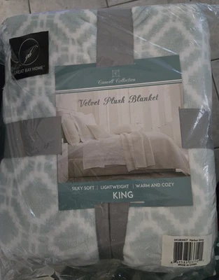 Great Bay Home Velvet  Blanket King 108"x90" NEW - Image 1 of 2