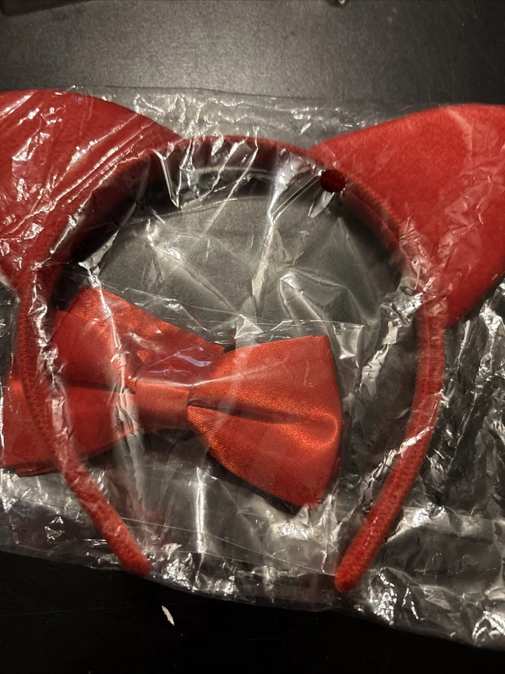 Diadema orejas de gato con pajarita roja Foto 1 de 2