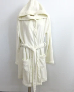 Make + Model Hooded Robe Size Medium White Plush Super Soft Short Spa Cruise NEW - Picture 1 of 8