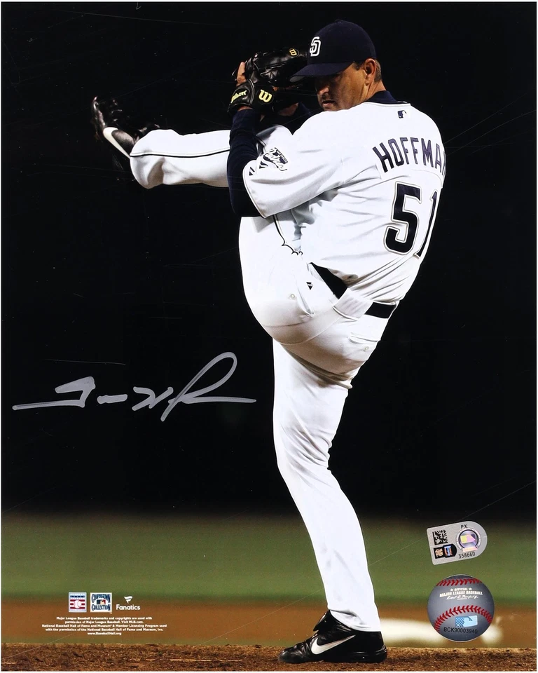 Fotografía de lanzamiento autografiada por Trevor Hoffman de los Padres de San Diego de 8" x 10" Foto 1 de 1