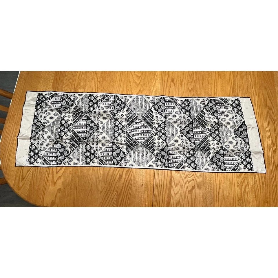 Cachecol eco vintage Azlon mistura de seda preto e branco paisley geométrico feito no Japão - Imagem 1 de 4
