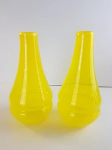 Vintage Retro Canary Yellow Art Manro Hand Blowen Glass Twin 2×Vases No Chips - Foto 1 di 6
