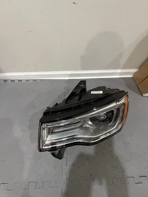 Faro oculto de xenón lateral izquierdo Jeep Grand Cherokee 2019-2020 OEM 68426877AD USADO Foto 1 de 4