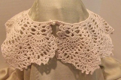 Collar de ganchillo vintage hecho a mano diseño floral borde festoneado Foto 1 de 4