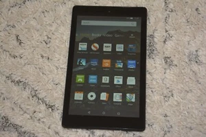 Amazon Fire HD 8 (7th Generation) SX034QT, 16GB, Wi-Fi, 8 inch - Picture 1 of 2