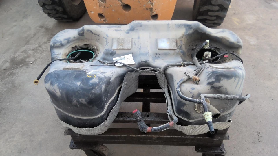 Used Fuel Tank fits: 2005 Mercury Montego  Grade A - Imagem 1 de 4