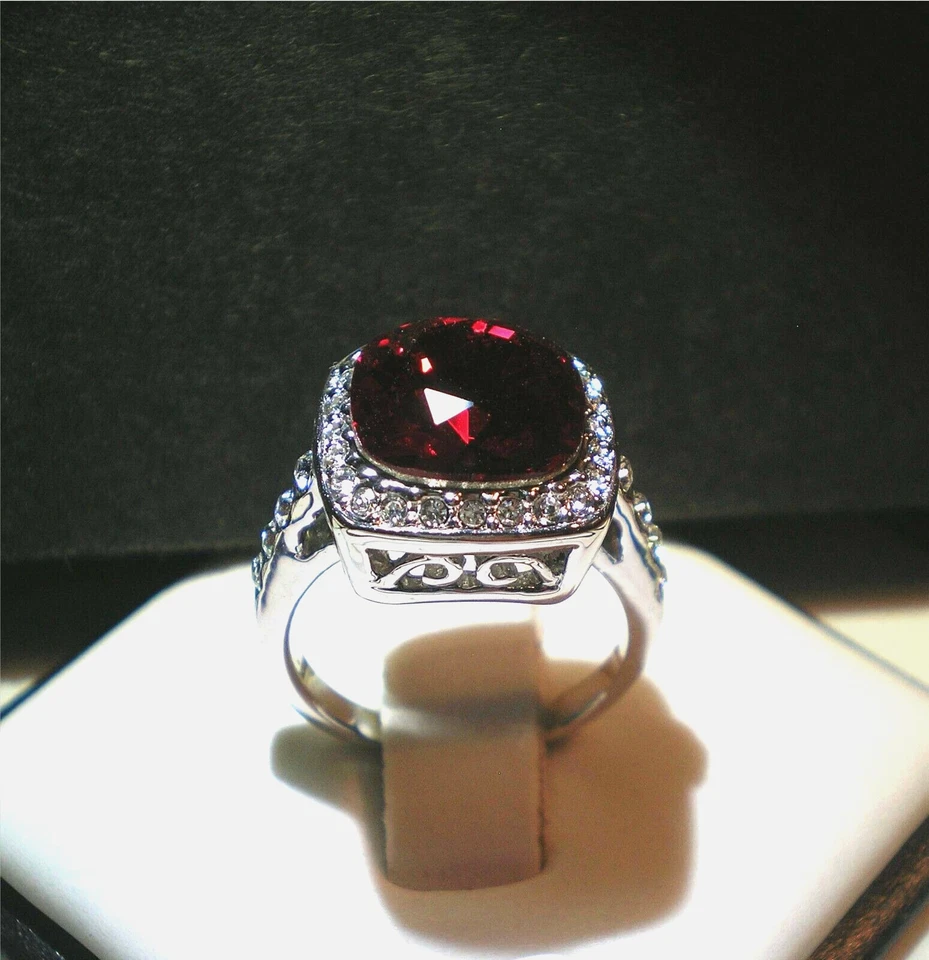 Anillo de cristal rojo facetado chapado en oro blanco de 18 quilates para boda/compromiso talla 7 Foto 1 de 1