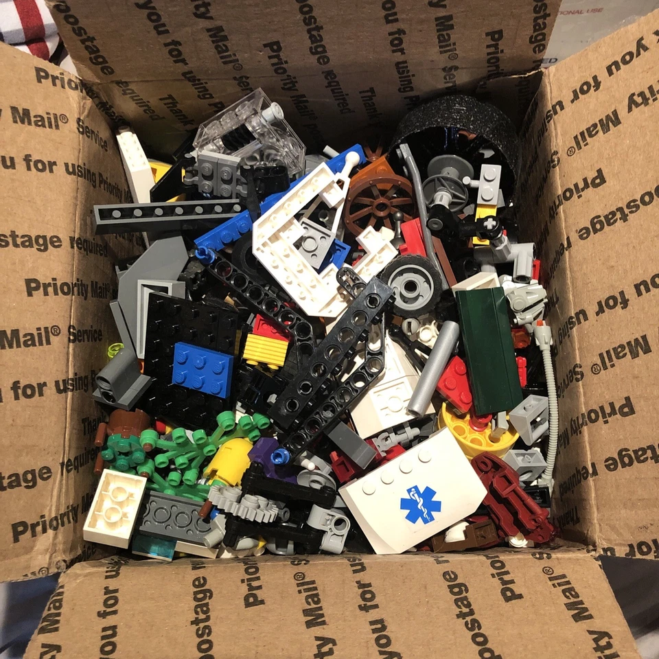 2 1/2 Pounds Of Misc Lego Pieces Ready To Ship - Image 1 of 1