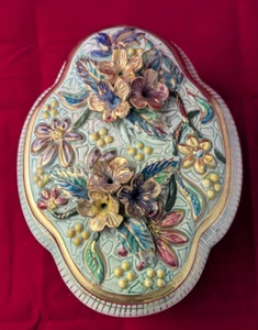 Vintage Porcelain Vanity Box Green and Cream Majolica Made in Belgium Gorgeous G - Picture 1 of 9