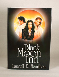 Laurell K Hamilton Black Moon Inn Burnt Offerings Blue Moon 2 Books in 1 HC DJ