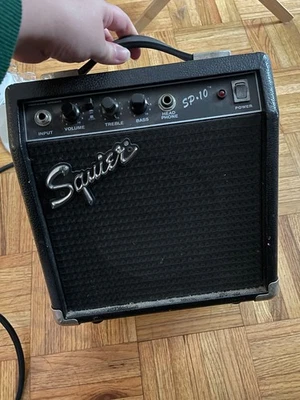 Combo amplificador de guitarra Fender Squier SP-10 10 vatios (usado) Foto 1 de 2