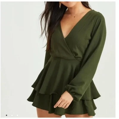 Mameluco pequeño Altar’d State manga larga forrado sobrepelliz cuello en V lazo cintura con volantes Foto 1 de 4