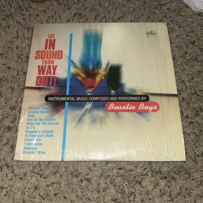 BEASTIE BOYS - THE IN SOUND FROM WAY OUT LP 1998 GRAND ROYAL GR 013 In Shrink - Imagem 1 de 4