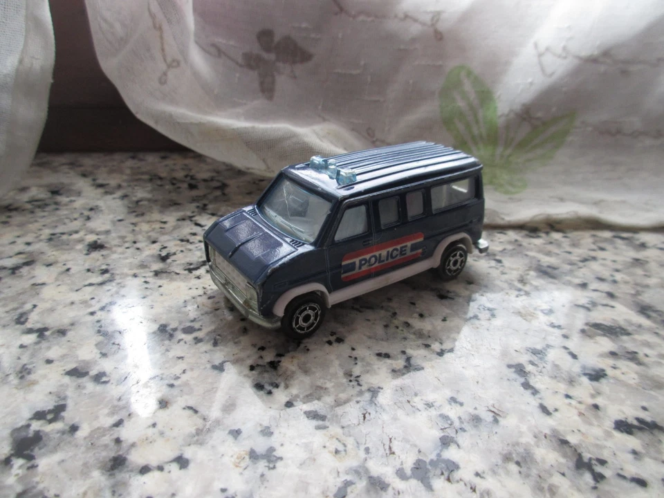 MAJORETTE 1/64 - FURGONE POLICE   N° 279   MADE IN FRANCE ANNI 80 - Immagine 1 di 4