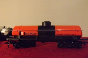 Life-Like #5867 HO Scale Orange Hooker Chemicals Single Dome Tank Car - Picture 1 of 4