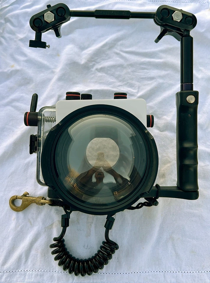 Carcasa submarina Ikelite para cámara Canon G10, brazo estroboscópico, lente gran angular Foto 1 de 4